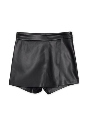 Pantalones cortos de cuero sintético negro con cintura alta, textura suave y forma de línea A con un diseño frontal en capas.