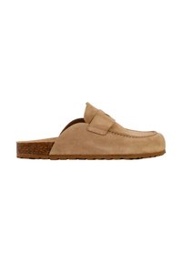 Beige ruskind slip-on sko med forhøjet hæl, rund tå og en struktureret korksål. Har en syning som kant og en enkelt justerbar rem.