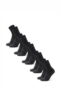 Dunkelgraue Socken, die in einer Reihe ausgestellt sind, mit geripptem Muster und einfarbiger Optik, in Crew-Länge mit verstärkten Fersen und Zehen.