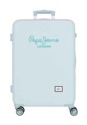 Maleta rígida azul claro con cuatro ruedas, un asa y el logo de "Pepe Jeans London" en color verde azulado y negro en la parte frontal.