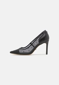 Escarpins Guess En Daim Marron Taille 9 US - Occasion
