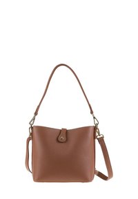 Borsa a mano in pelle marrone con finitura testurizzata, manico corto e tracolla removibile. Caratterizzata da una chiusura a scatto e hardware minimale.