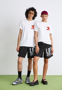Obey Clothing APPLE OF MY EYE UNISEX - Triko s potiskem - white