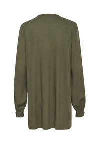Chemise à manches longues en vert olive, avec un motif en losanges texturé, un col rond et des poignets froncés. Coupe droite, design minimaliste.
