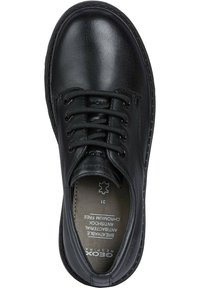 Scarpa in pelle nera con punta stondato, design con lacci e dettagli testurizzati. Soletta imbottita con informazioni sul marchio e sulla taglia stampate.