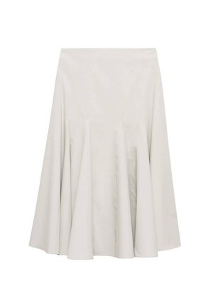 Jupe évasée de couleur crème, en tissu lisse, dotée de plis pour plus de volume et d'un design simple et dépouillé.