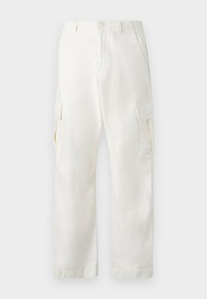 Weiße Cargo-Hosen aus Baumwolle mit geradem Bein, zwei Seitentaschen und zwei Cargo-Taschen an den Oberschenkeln.
