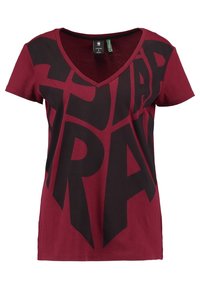 Mörkröd V-ringad t-shirt med en djärv svart grafisk design. Mjukt bomullsmaterial, korta ärmar och avslappnad passform. Ren fåll.