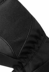 Schwarzer Handschuh mit einem strukturierten Leder- und Stoffdesign, gesteppten Details und einem gerafften Stoffakzent am Handgelenk.