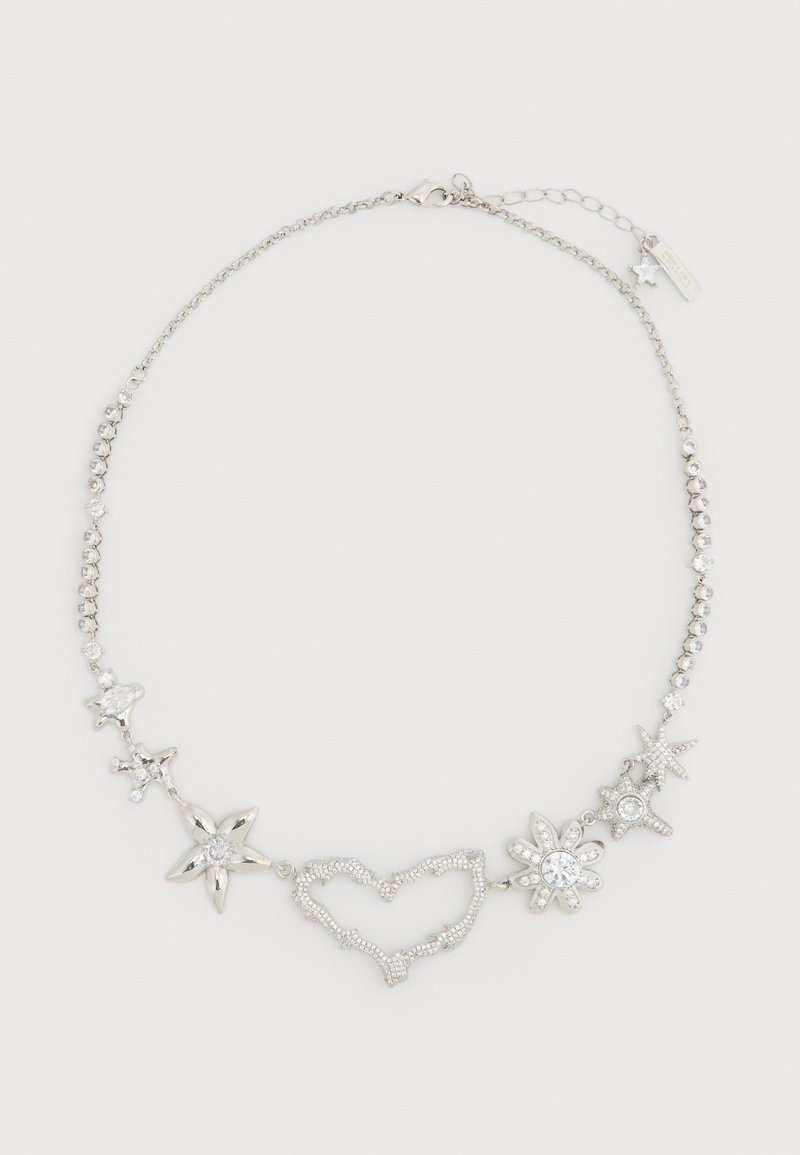Ασημένιο μεταλλικό κολιέ με σχέδια αστεριού και λουλουδιού, διακοσμημένο με καρδιά σε σχήμα, στολισμένο με διαυγείς κρυστάλλους και κούμπωμα με κλειδαριά αστακού.