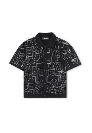 Zwarte korte mouwen shirt met een kraag, voorzien van een gedurfde herhalende tekstpatroon in het wit. De stof lijkt glad met een gestructureerde pasvorm.