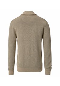 Beżowy sweter z dzianiny z kołnierzykiem, długimi rękawami i ściągaczami przy mankietach. Gładka struktura i lekki materiał.