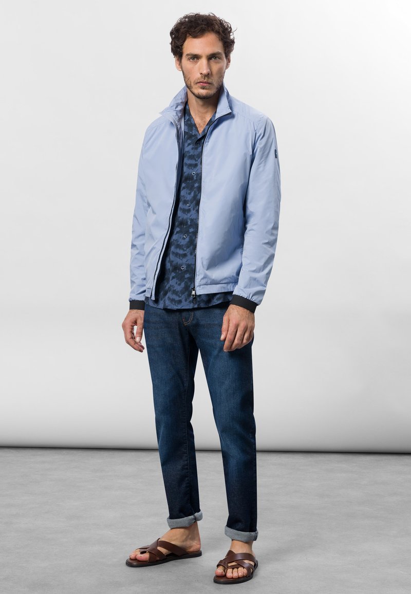 Herren Leichte Jacken | Pierre Cardin FUTUREFLEX Übergangsjacke forever blue/blau - HT21078 Herren Leichte Jacken | Pierre Cardin FUTUREFLEX Übergangsjacke forever blue/blau - HT21078