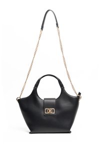 Borsa strutturata nera in pelle testurizzata, con una elegante chiusura tono oro e una tracolla a catena che contrasta con il materiale.