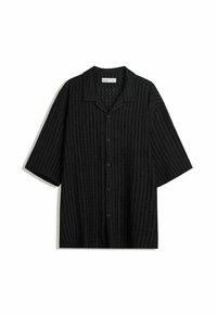 Camicia nera a maniche corte con bottoni, caratterizzata da un design testurizzato a coste, colletto con risvolto e sei bottoni frontali.