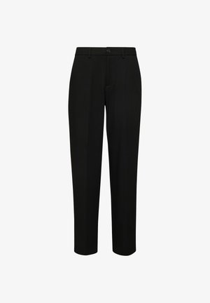 Schwarze, gerade geschnittene Hose mit Gürtelschlaufen, Knopfverschluss und Seitentaschen, vor weißem Hintergrund präsentiert.