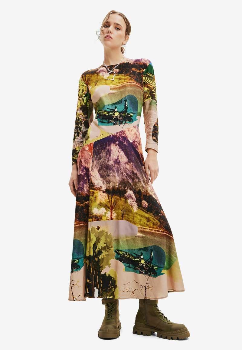 Robe été marque Desigual taille M (36 environ) en parfait état, comme neuve - Vêtements