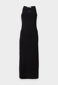 Robe longue noire sans manches avec une silhouette droite, fabriquée en tissu lisse. Elle présente un logo discret au niveau de l'encolure.