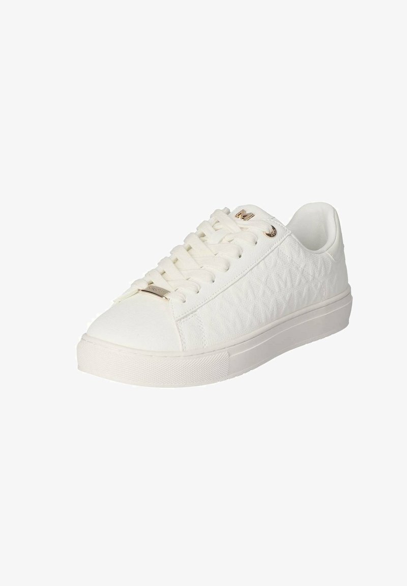 Witte sneaker met verhoogde stof bovenkant, vetersluiting, platte rubberen zool en gouden oogjes. Beschikt over een minimalistisch ontwerp.