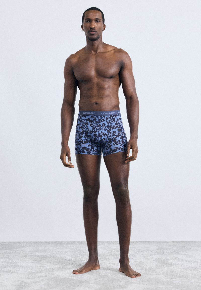 Blue boxer briefs with a floral pattern. Made of soft fabric, featuring an elastic waistband with "BJÖRN BORG" logo. Fitted design.