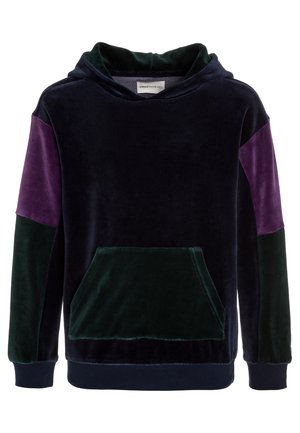 Welwetowa bluza z kapturem w ciemnym granacie z zielonymi i fioletowymi panelami. Posiada przednią kieszeń i kaptur z regulowanym sznurkiem. Miękka tekstura na całej powierzchni.