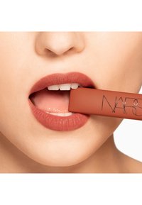 NARS AIR MATTE LIP COLOR - Rouge à lèvres - lose control