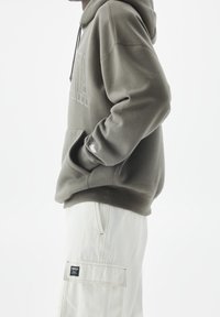 PULL&BEAR Luvtröja - taupe