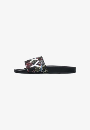 Sandalia de slide negra con una correa estampada que presenta diseños florales multicolores. Suela texturizada y perfil plano para un uso cómodo.