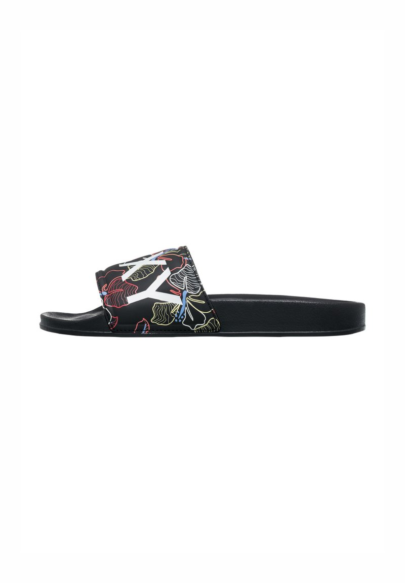 Sandale noir à glissière avec une sangle à motif présentant des designs floraux multicolores. Semelle texturée et profil plat pour un confort optimal.