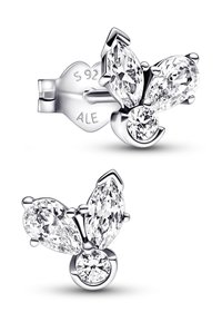 Strieborné náušnice so štyrmi čírymi kamienkami, z ktorých tri sú vo flambé tvare a jeden okrúhly, navrhnuté v květinovom tvare s hladkým povrchom.