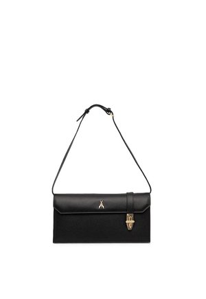 Borsa a tracolla rettangolare nera in pelle con tracolla sottile regolabile, chiusura dorata e piccolo emblema d'insetto dorato sulla patta anteriore.