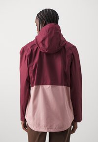 Columbia INNER LIMITS™ JACKET - Regnjakke - rich wine/eraser pink