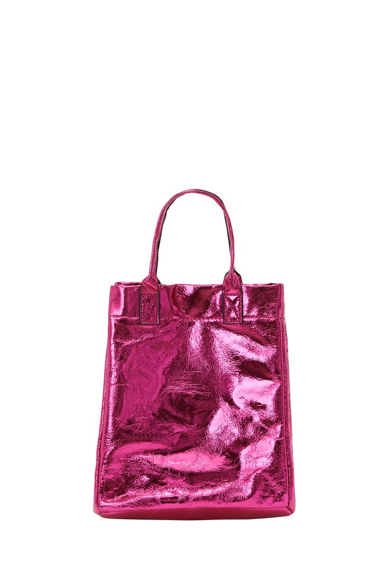 Roze metallic tote bag met glanzende textuur, rechthoekige vorm, twee handvatten en minimale stikdetails.