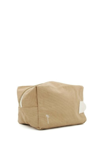 Borsetta in tela beige con una cerniera bianca e ricamo di una piccola palma. Texture morbida, forma rettangolare e manico ad anello per un facile trasporto.