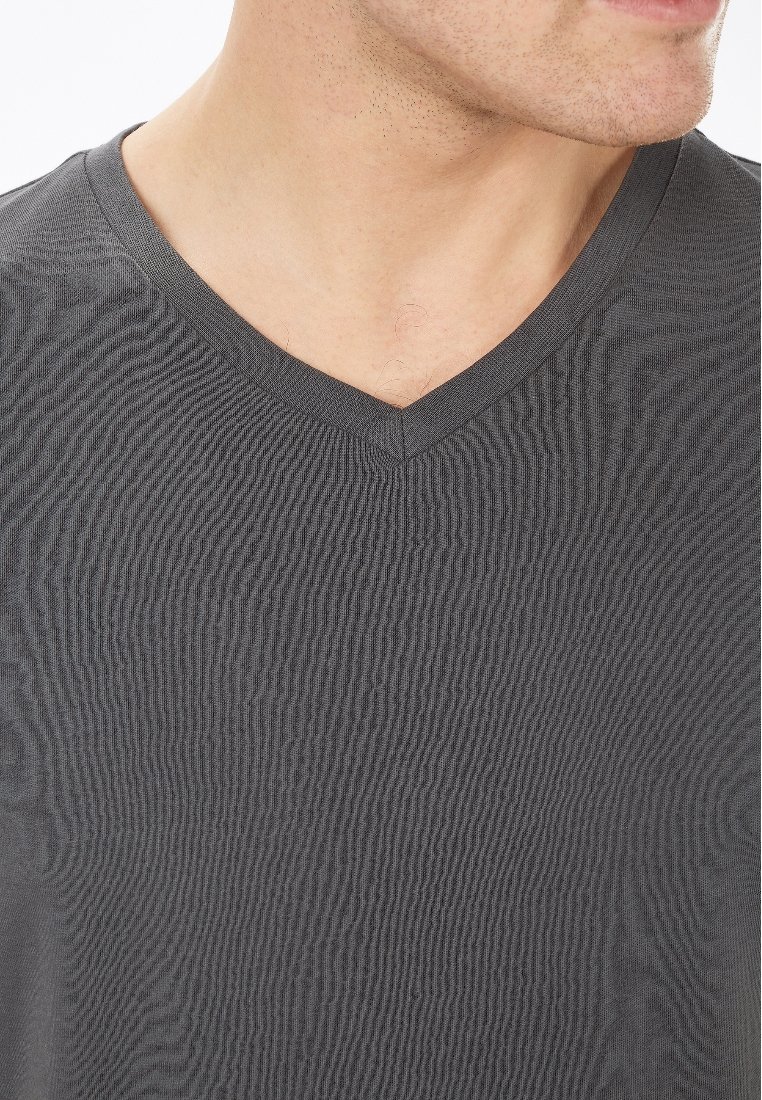 Uomo V-NECK - T-shirt basic Uomo V-NECK - T-shirt basic