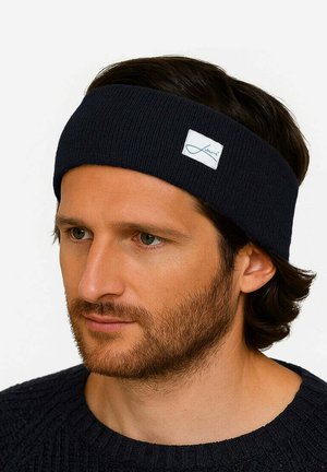 Gestreiftes Kopfband in Marineblau aus weichem Stoff, mit einem quadratischen weißen Etikett und einem blauen Logo. Klassisches Design, das eng am Kopf sitzt.