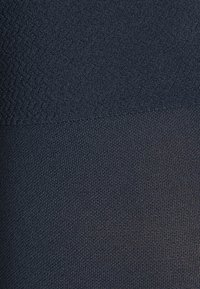 Non sélectionné, marine