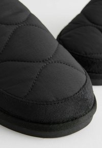 Next REGULAR FIT - QUILTED  - Slippers - black