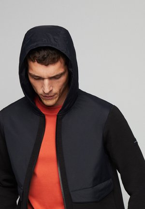 Hackett London CLUB EMBOSS - Jednoduché Tričko - White/bílá