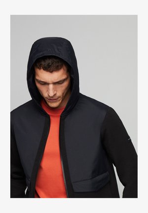 Hackett London CLUB EMBOSS - Jednoduché Tričko - White/bílá