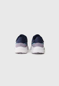 Navy running shoes with a textured knit upper, contrasting light gray midsole, and turquoise accents on the heel and sides.