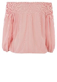 Czerwono-biały, prążkowany bluzka off-the-shoulder z marszczonym dekoltem i bufiastymi rękawami, wykonana z lekkiego materiału o gładkiej fakturze.