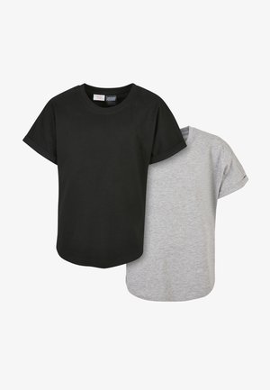 Čierne a šedé tričká s krátkym rukávom vyrobené z mäkkej bavlny. Čierne tričko má okrúhly výstrih; šedé tričko má mierne zakrivený spodný lem.