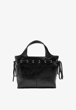 Czarna skórzana torebka o gładkiej fakturze, z podwójnymi uchwytami, ozdobnymi oczkami i bocznymi troczkami do regulacji rozmiaru.