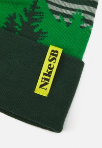Nike SB BEANIE UTILITY REVERSIBLE UNISEX - Gorro - noble green/jade smoke/lucky green
