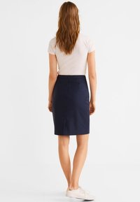 Mango Pouzdrová sukně - royal blue