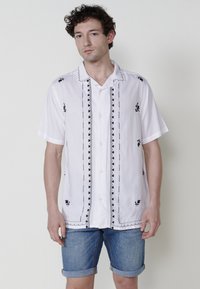 SHORT-SLEEVED - Marškiniai - off white