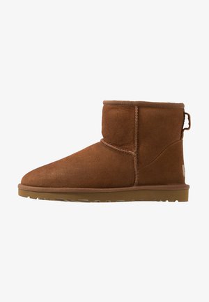 CLASSIC MINI - Bottines - chestnut