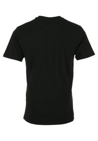 Černé krátké tričko na zadní straně na bílém pozadí, se kulatým výstřihem a klasickým střihem.