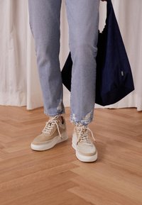 Filling Pieces Baskets basses - beige